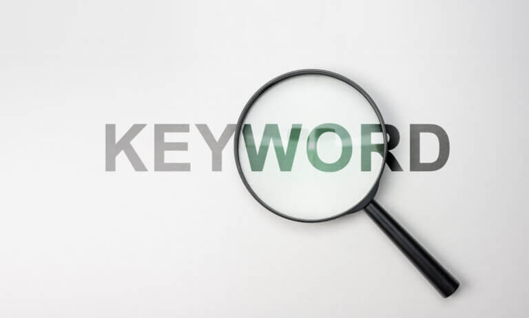 palavras-chave: lupa na frente da palavra keyword