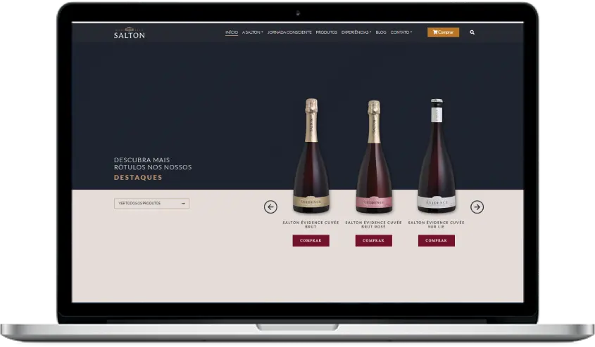 Computador mostrando site de vinhos