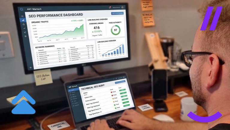 Imagem de um homem olhando dashbords de SEO em seu nootebook