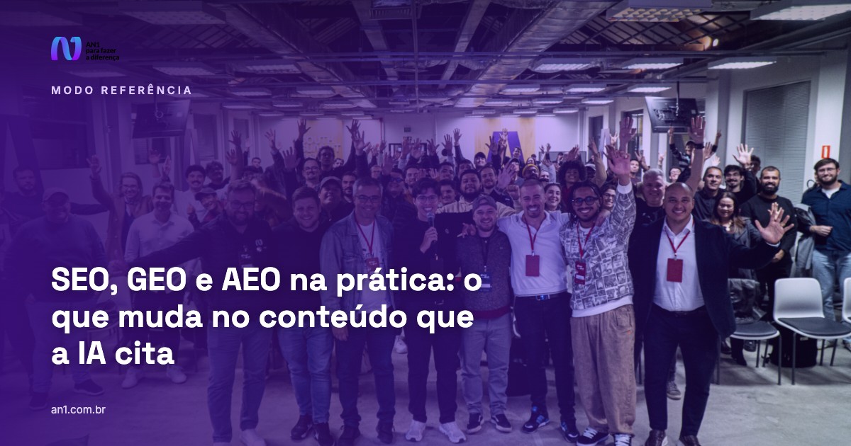Foto de grupo do público da CLAWCON em Porto Alegre, com o título do artigo sobreposto em roxo
