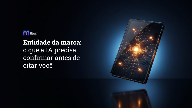Cartão de identidade em vidro escuro com nó de luz âmbar e filamentos, capa do post sobre entidade da marca