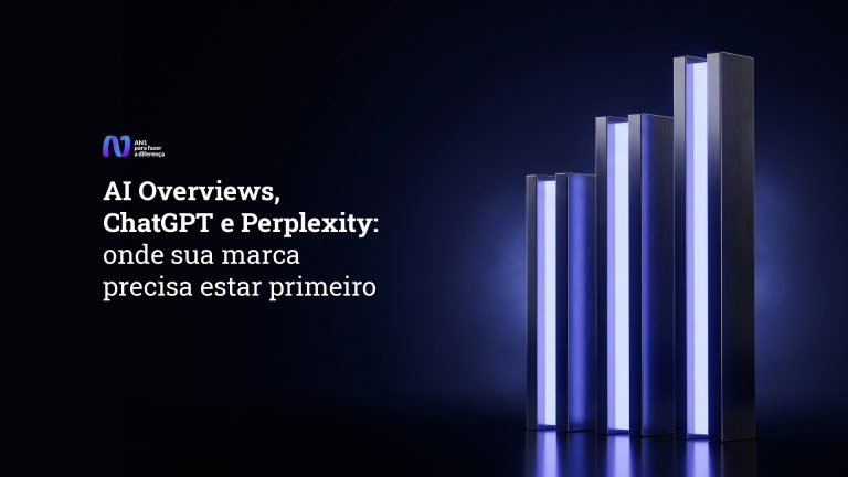 Três monólitos verticais acesos em azul elétrico, arte do artigo sobre AI Overviews, ChatGPT e Perplexity