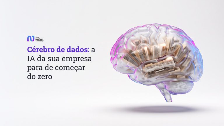 Cérebro de dados: cérebro de vidro com fichas e pastas de arquivo organizadas por dentro, em luz magenta e azul