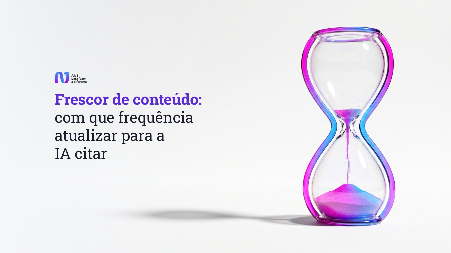 Render 3D de uma ampulheta de vidro com estrutura e areia em gradiente magenta e azul sobre fundo branco, ilustrando o frescor de conteúdo e o tempo de atualização para a IA citar